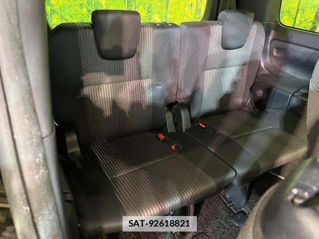 Toyota VOXY 2018-02 7869424-9