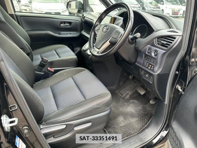 Toyota VOXY 2016-05 7869503-11