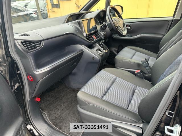 Toyota VOXY 2016-05 7869503-13