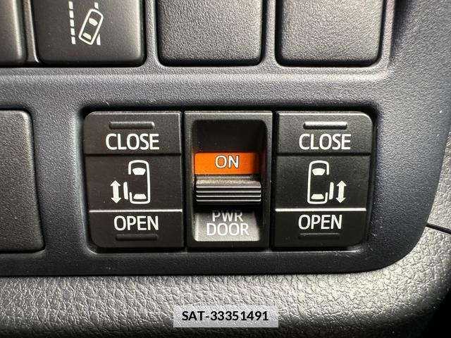 Toyota VOXY 2016-05 7869503-7