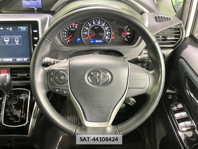 Toyota VOXY 2018-07 7869623-11