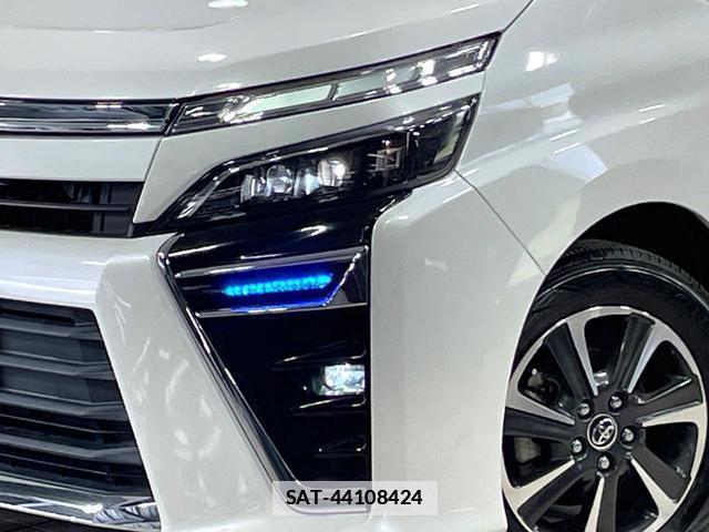 Toyota VOXY 2018-07 7869623-12