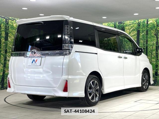 Toyota VOXY 2018-07 7869623-17