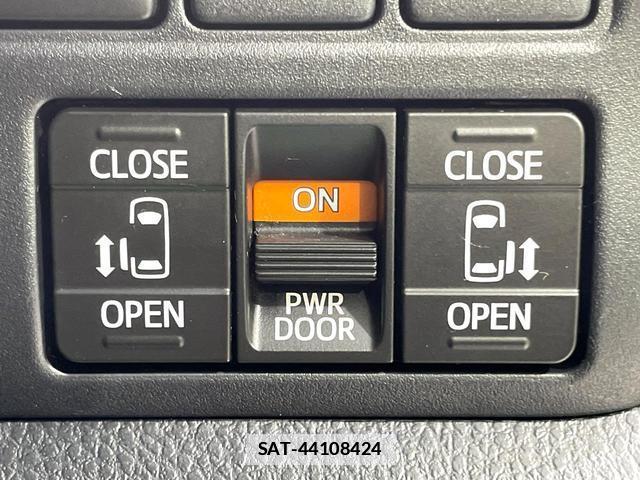 Toyota VOXY 2018-07 7869623-3