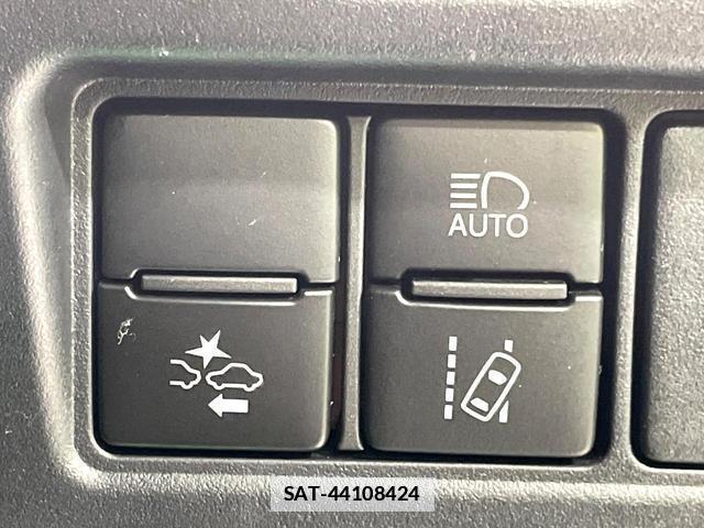 Toyota VOXY 2018-07 7869623-4