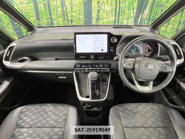 Toyota VOXY 2023-03 7869794-1
