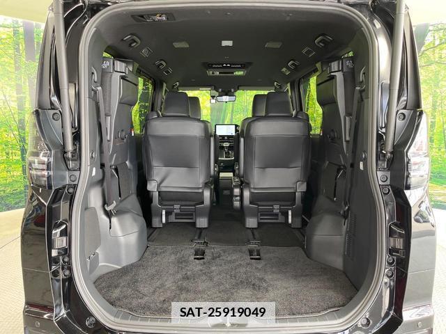 Toyota VOXY 2023-03 7869794-10