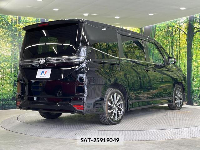Toyota VOXY 2023-03 7869794-17
