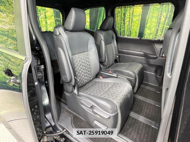 Toyota VOXY 2023-03 7869794-8