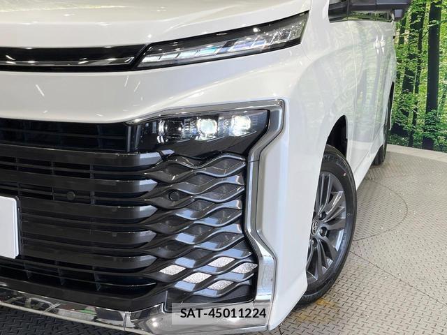 Toyota VOXY 2025-10 7869990-12