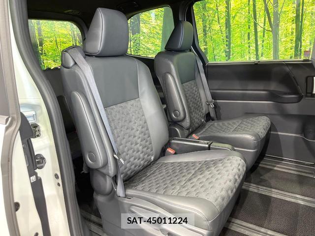 Toyota VOXY 2025-10 7869990-8