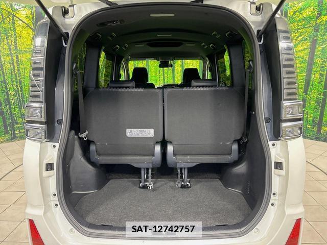 Toyota VOXY 2018-03 7870298-10