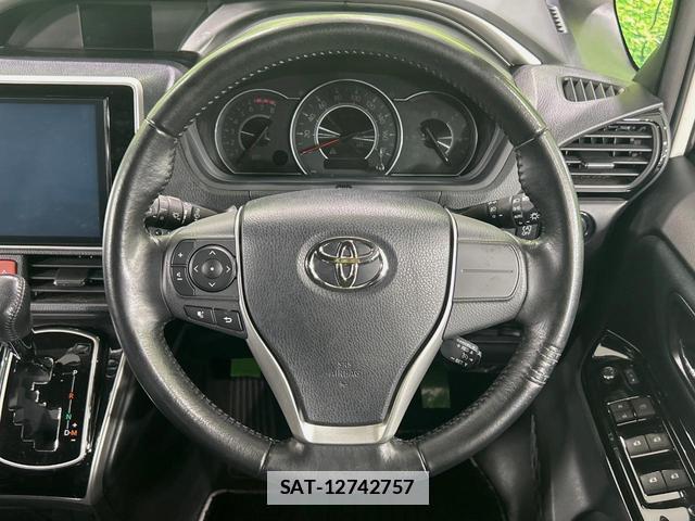 Toyota VOXY 2018-03 7870298-11