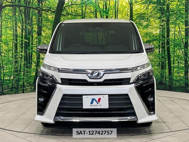 Toyota VOXY 2018-03 7870298-14