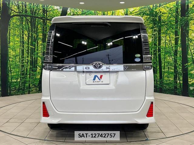Toyota VOXY 2018-03 7870298-15