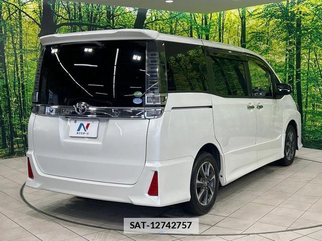 Toyota VOXY 2018-03 7870298-17