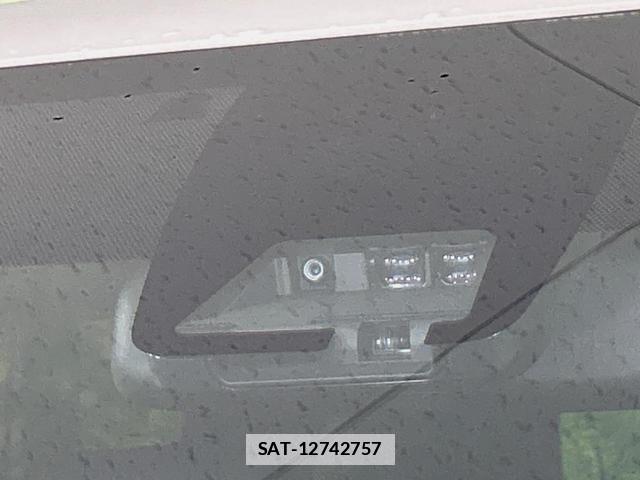 Toyota VOXY 2018-03 7870298-2