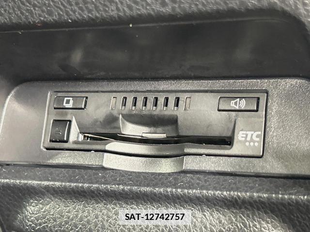 Toyota VOXY 2018-03 7870298-6