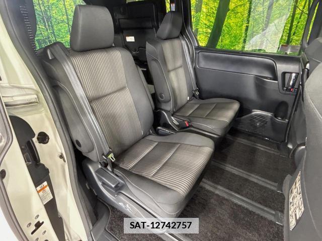 Toyota VOXY 2018-03 7870298-8