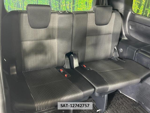 Toyota VOXY 2018-03 7870298-9