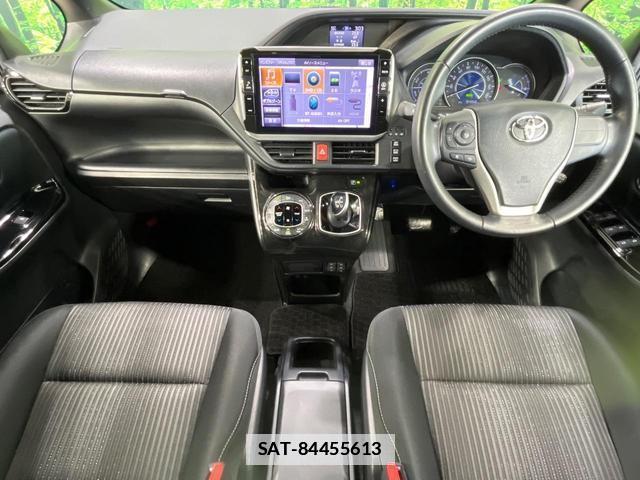 Toyota VOXY 2017-11 7870345-1