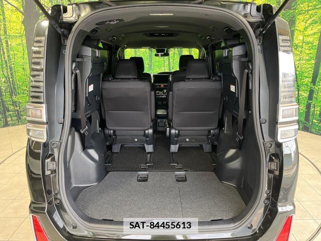 Toyota VOXY 2017-11 7870345-10