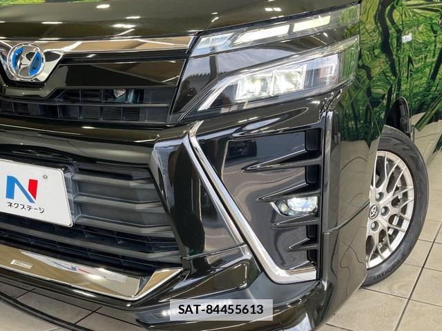Toyota VOXY 2017-11 7870345-12