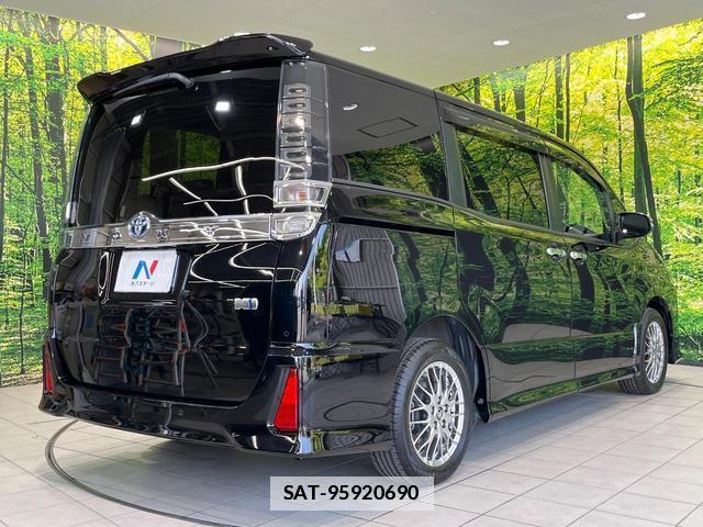 Toyota VOXY 2021-07 7870445-17