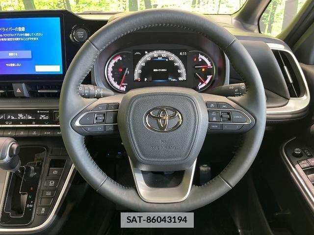 Toyota VOXY 2025-11 7870463-11