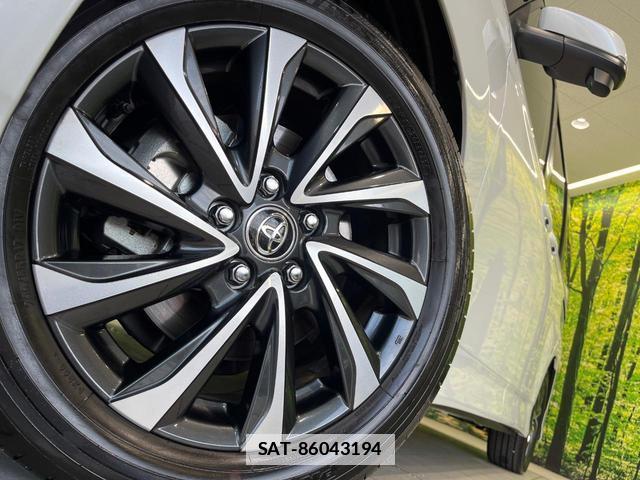 Toyota VOXY 2025-11 7870463-13