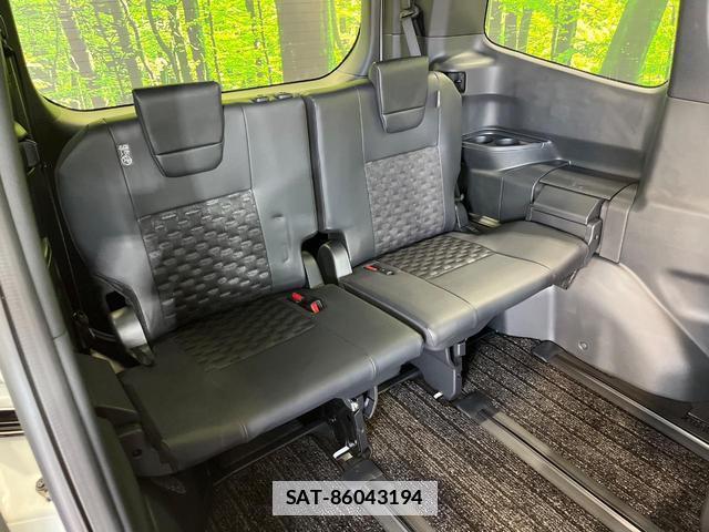 Toyota VOXY 2025-11 7870463-9