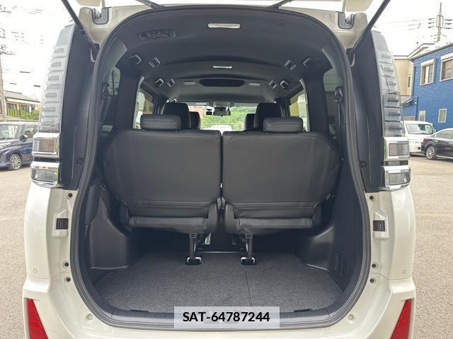 Toyota VOXY 2019-12 7870821-16
