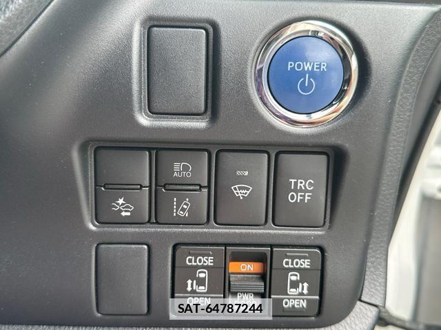 Toyota VOXY 2019-12 7870821-8