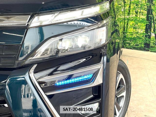 Toyota VOXY 2021-03 7870856-12