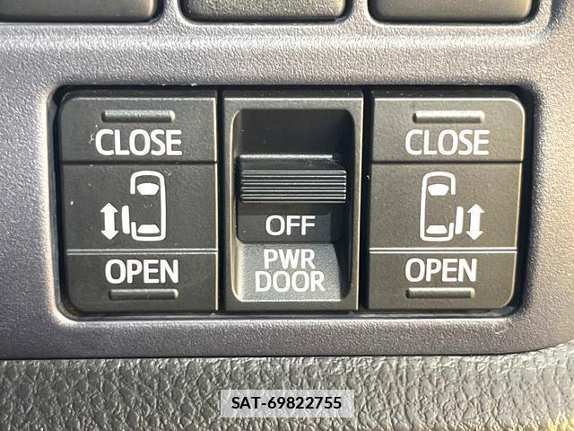Toyota VOXY 2016-03 7870892-6