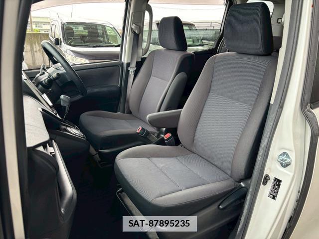 Toyota VOXY 2014-01 7871040-11