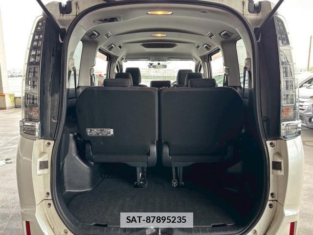Toyota VOXY 2014-01 7871040-13