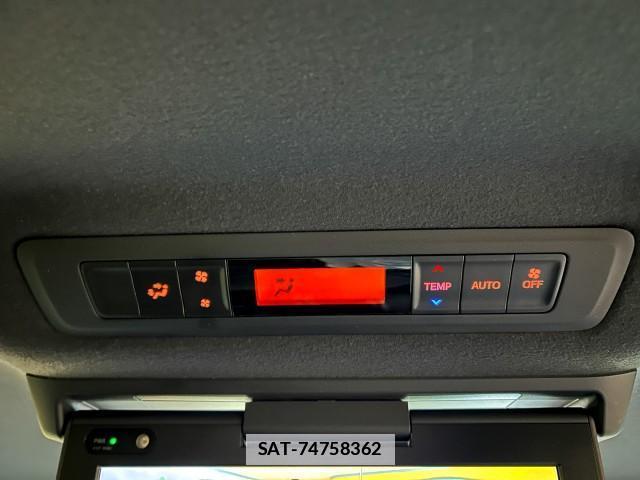 Toyota VOXY 2018-09 7871436-14