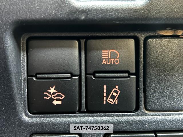 Toyota VOXY 2018-09 7871436-15