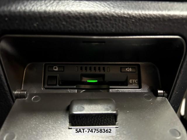 Toyota VOXY 2018-09 7871436-16