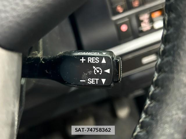 Toyota VOXY 2018-09 7871436-17