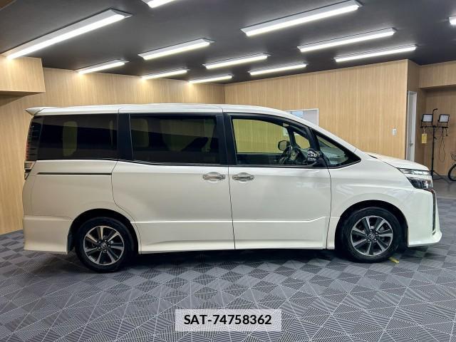 Toyota VOXY 2018-09 7871436-2
