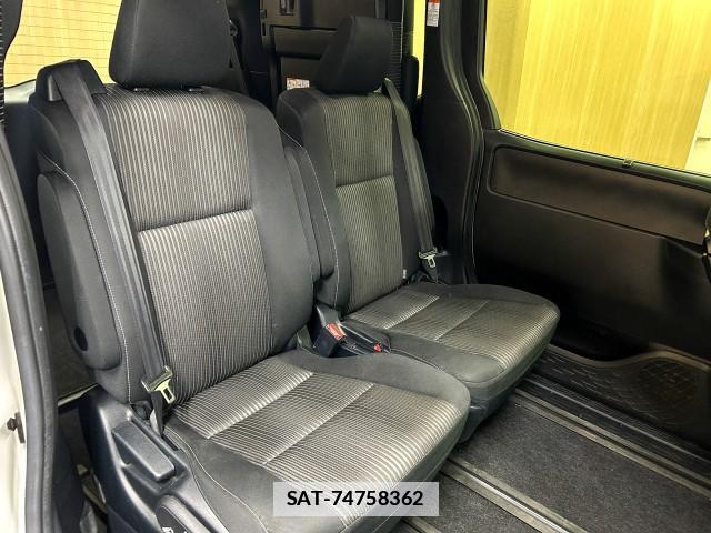 Toyota VOXY 2018-09 7871436-7