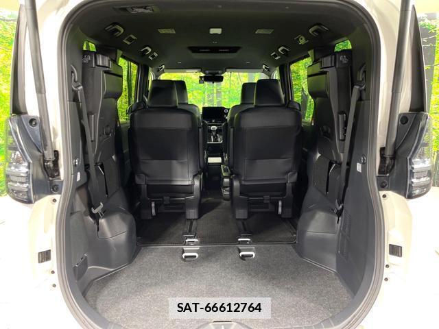 Toyota VOXY 2023-03 7871482-11