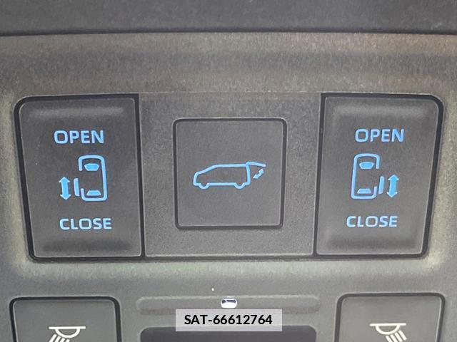 Toyota VOXY 2023-03 7871482-6