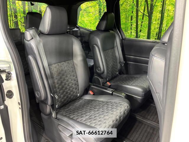 Toyota VOXY 2023-03 7871482-9