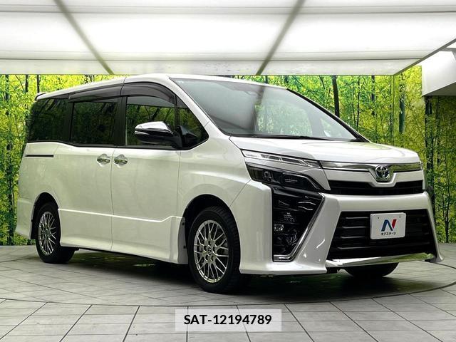 Toyota VOXY 2021-08 7871635-16