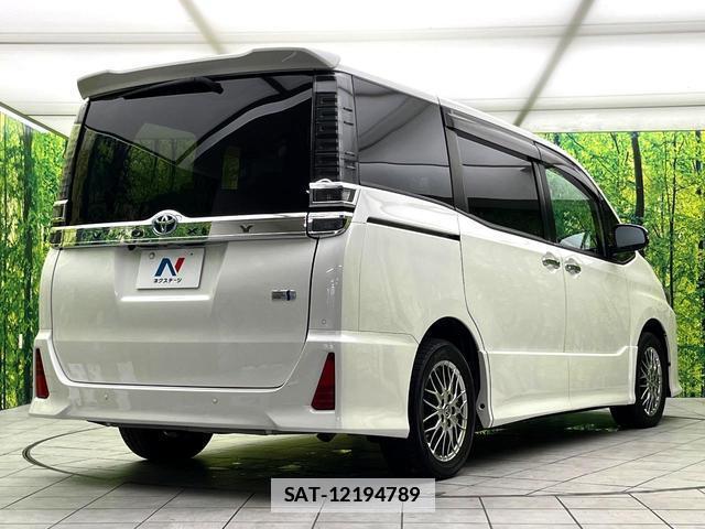 Toyota VOXY 2021-08 7871635-17