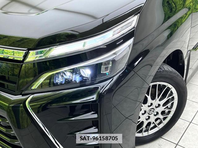Toyota VOXY 2021-08 7871637-12