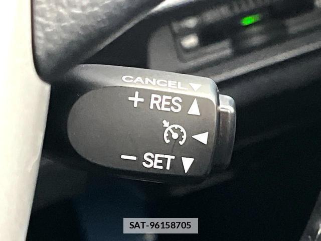 Toyota VOXY 2021-08 7871637-4